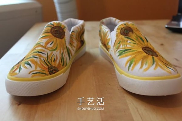 Tutorial on how to draw canvas shoes, draw Van Goghs sunflowers on the shoes