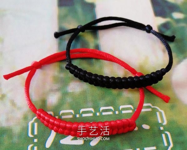 An illustrated tutorial on how to braid a red rope bracelet, including knotting