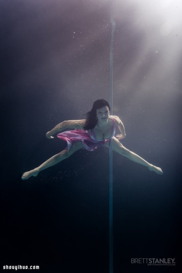 Pole dancing in the water can be so beautiful even if you hold your breath