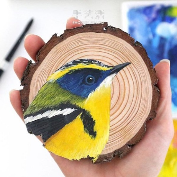 The artist spent 100 days painting 100 species of birds on wood chips