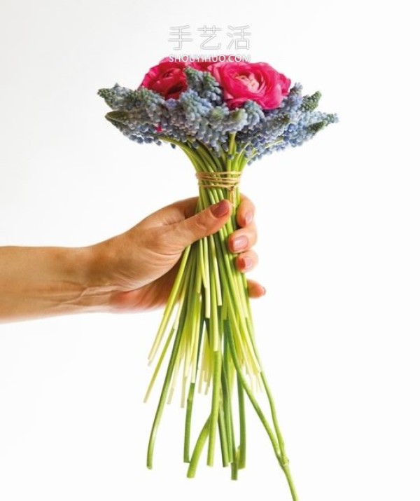 Tutorial on how to make handmade wedding bouquets with flowers