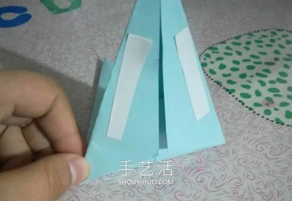 Illustrated tutorial on the folding method of a simple hand-made origami three-dimensional six-pointed star