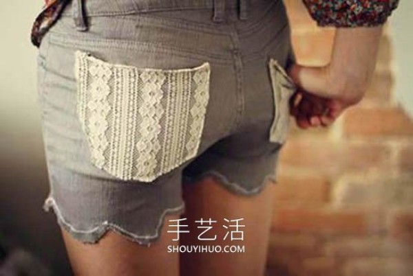 Illustration of how to transform old jeans into ruffled lady shorts