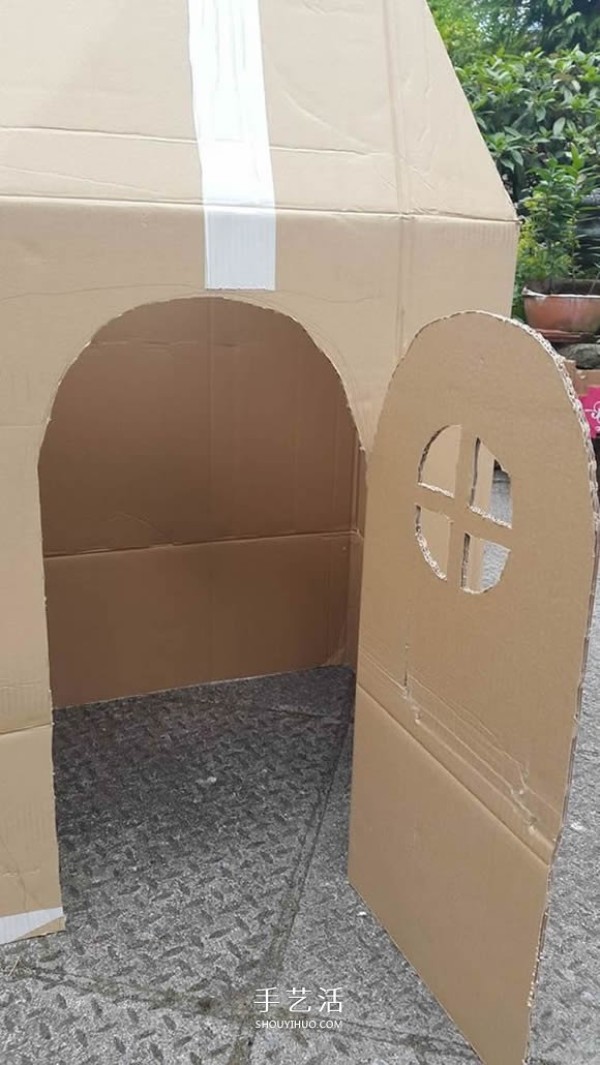 How to make a cardboard house and let your kids open a pizza shop