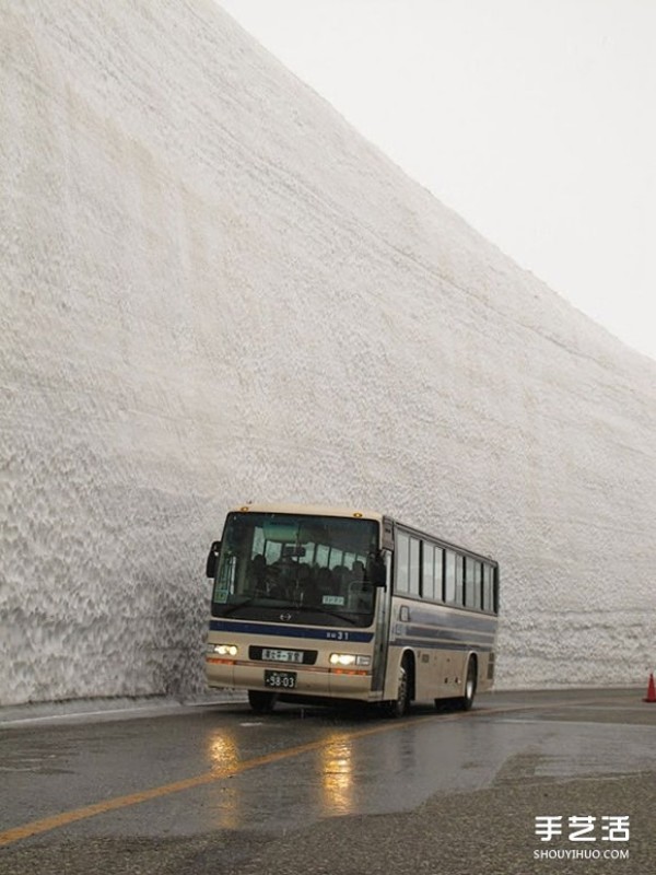 The 20-meter-high snow wall in Japan will shock your senses