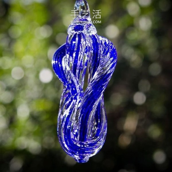 Amazing memorial glass sculpture made from the ashes of the deceased