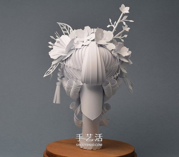 Pictures of paper sculptures of Baroque wigs interpreted by Russian paper sculptors