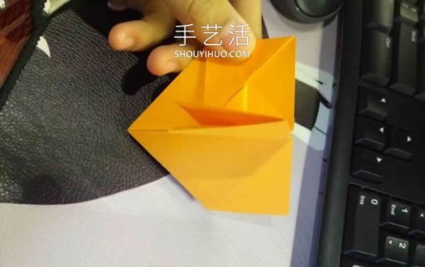 The simplest step-by-step illustration of the heart-shaped folding method