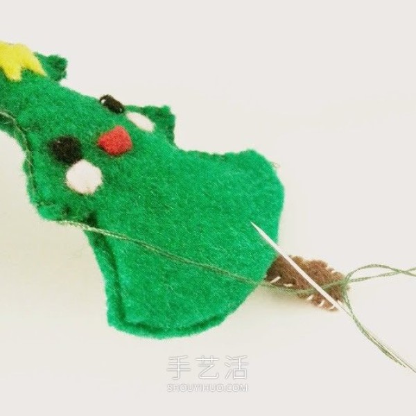 Tutorial on how to make a cute Christmas tree with felt cloth