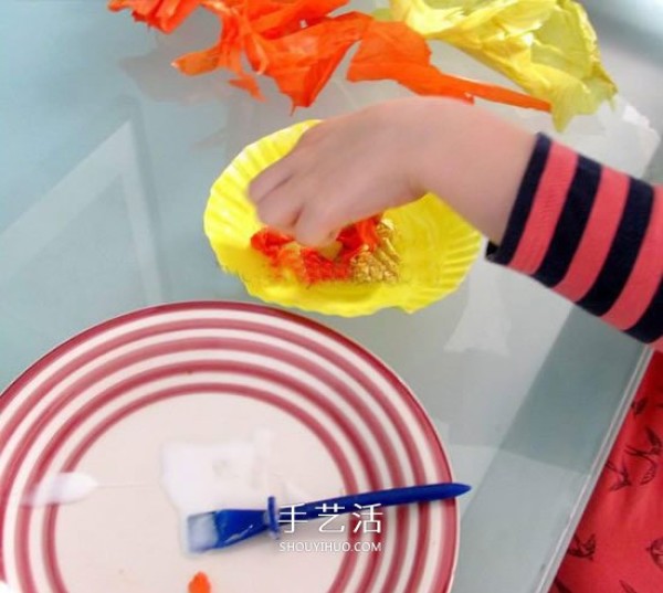 How to make sunflowers from paper plates, simple paper plate sunflower DIY