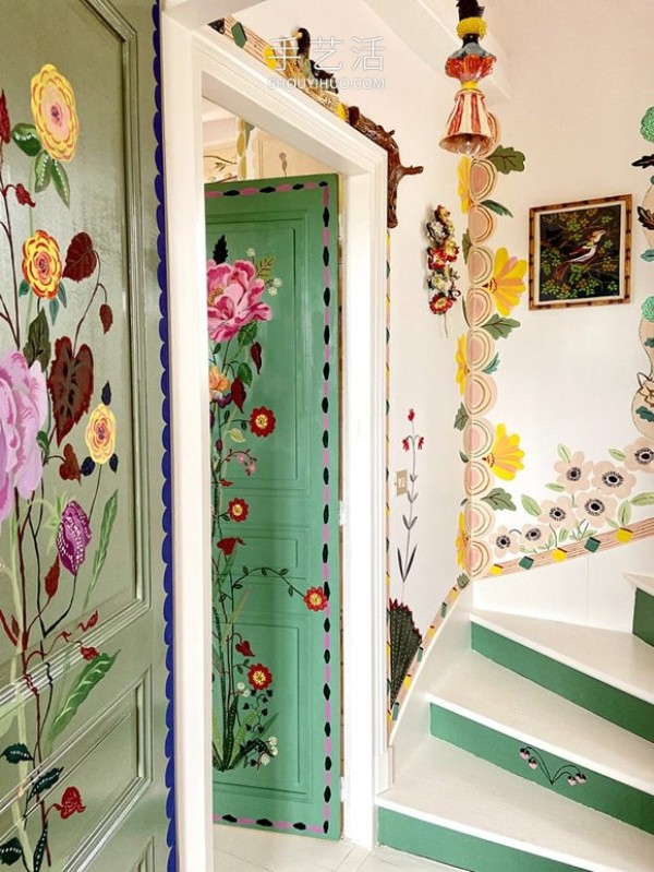 This artists hand painting makes the villa feel like a fairy tale house