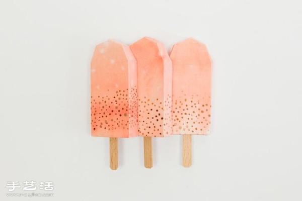 A delicious feast for taste buds and vision, a DIY recipe for cool popsicles