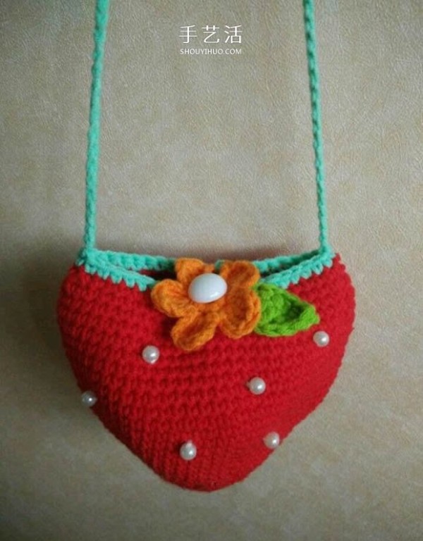 How to knit a cute crocheted wool bag for children with a strawberry bag