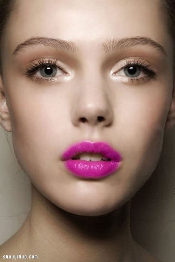 Boldly try bright lip gloss to add sexy highlights to your makeup