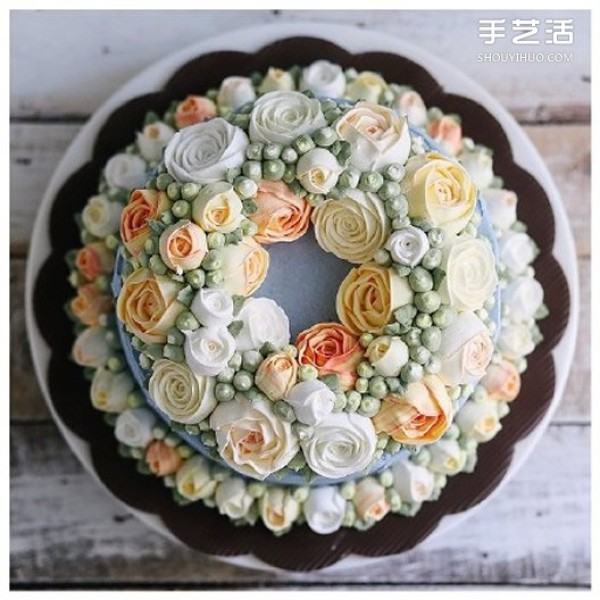 You can also decorate pictures of super beautiful decorated cakes so well