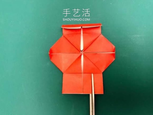 The illustrated tutorial on how to fold a handmade origami lantern is simple and cute