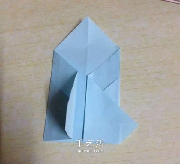 Illustration of a simple method for children to make origami penguins