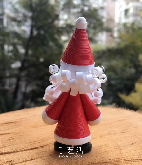 Illustrated tutorial on how to make handmade paper Santa Claus