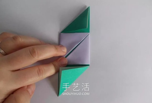 Illustrated tutorial on the folding method of childrens hand-made origami hand-sign toys