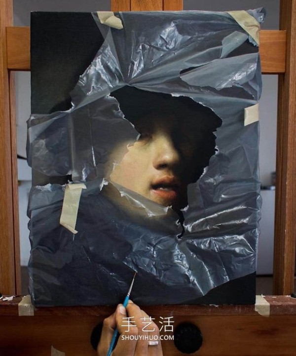 Like its wrapped in plastic wrap! Incredibly realistic paintings