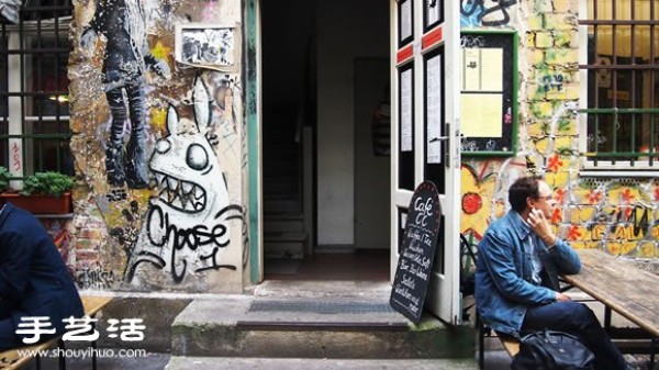 The art graffiti areas in Berlins old alleys that cannot be missed