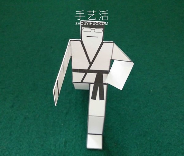 How to make handmade karate paper figures from cardboard, with downloadable drawings