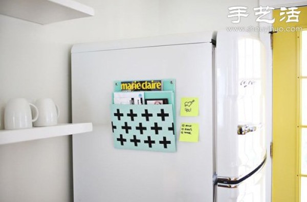 Using the principles of refrigerator magnets to DIY handmade magazine racks