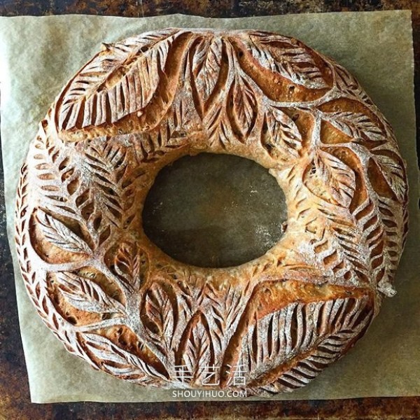 She carved exquisite designs into the bread she made by herself