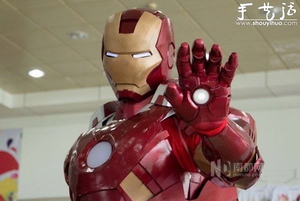 Iron Man fans build Iron Man armor with their own hands