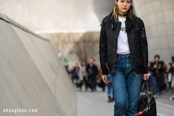 Fashion with bold and colorful contrasting colors 2015 Seoul Fashion Week street photography