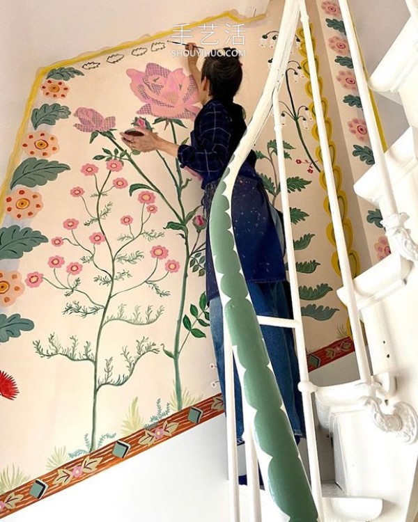 This artists hand painting makes the villa feel like a fairy tale house