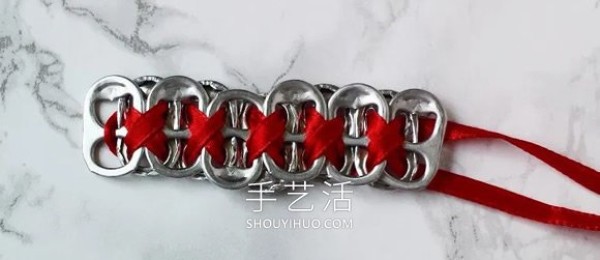 How to make a can pull-tab bracelet