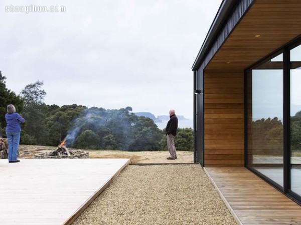 A spire villa designed with floor-to-ceiling glass and a sense of space