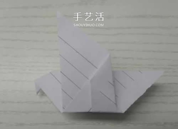 Kindergarten handmade origami tutorial, the simplest illustration of folding a dove of peace