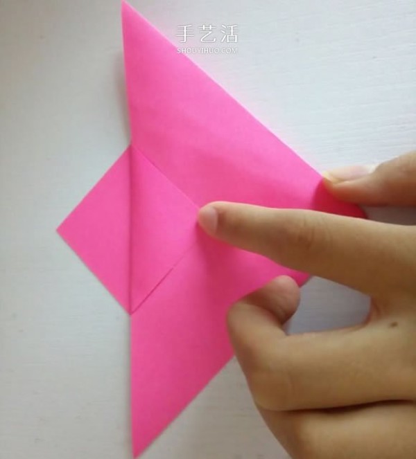 Illustration of the steps of folding a simple and beautiful five-petal paper flower