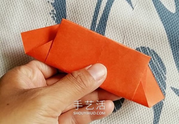 The folding method of butterfly is simple and beautiful by hand