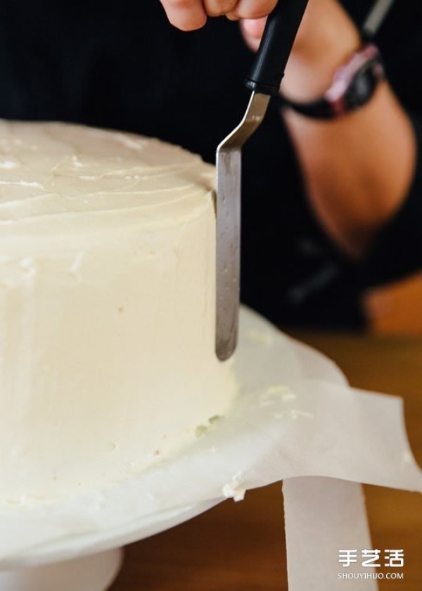 How to decorate cakes with butter: 3 tips from a professional pastry chef