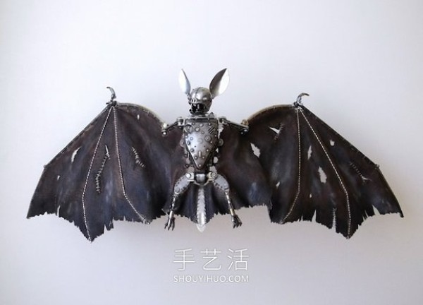 Discarded mechanical parts to DIY steampunk-style animal sculptures