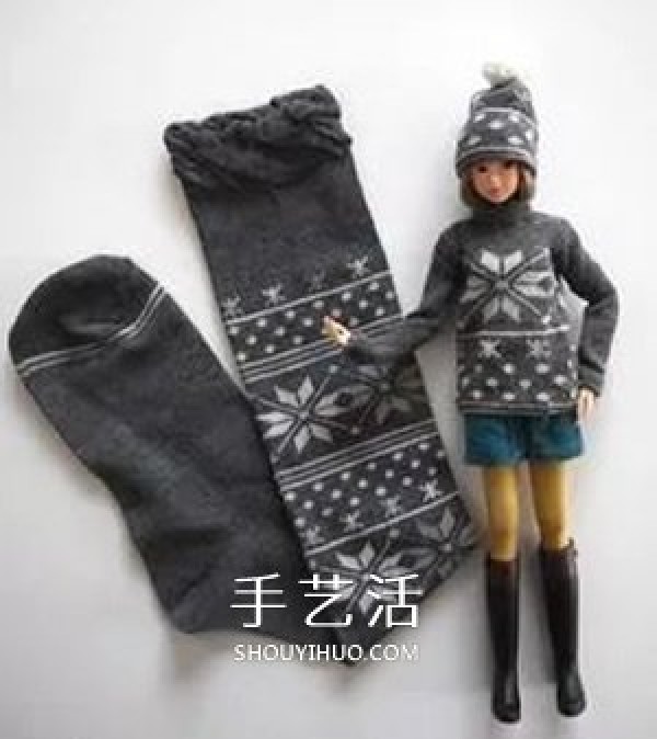 Simple use of socks to make doll clothes has these uses besides wearing them! 