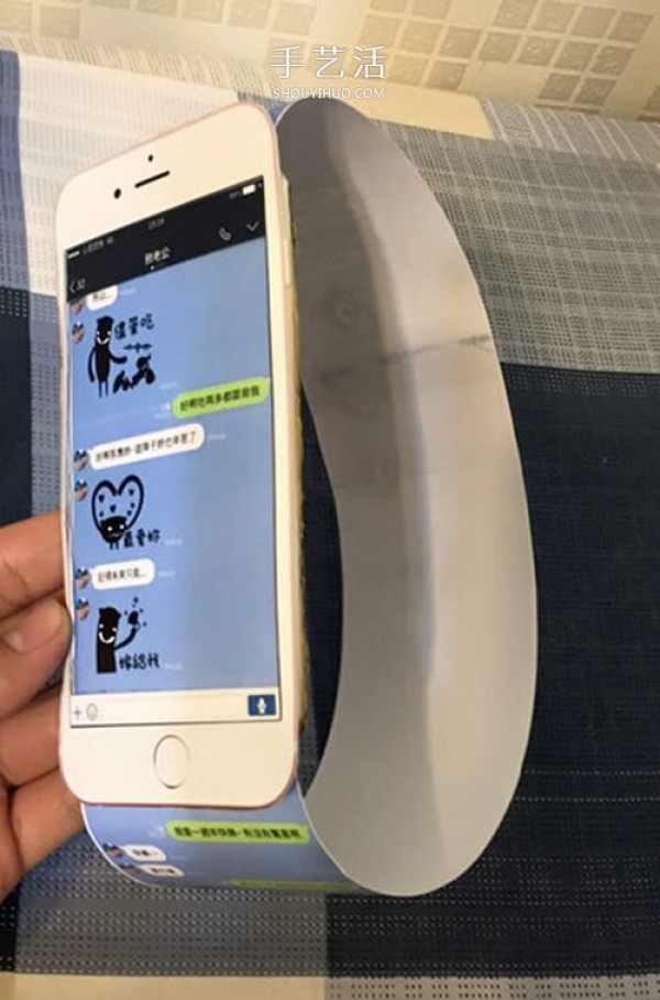 A young man made an iPhone out of paper and gave it to his girlfriend, and the screen still slides! 