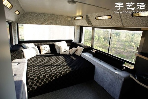 Israeli female DIY bus transformed into a mansion