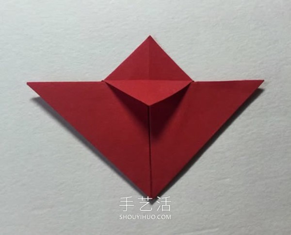 Simple origami 4 petals and glue to get a four-petal flower! 