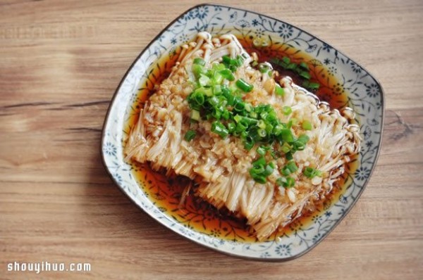 How to make garlic enoki mushrooms. It tastes like steamed scallops with garlic! 