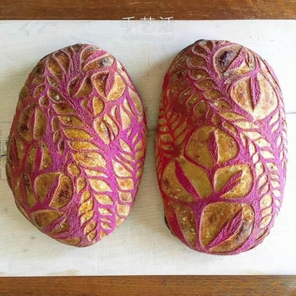 She carved exquisite designs into the bread she made by herself