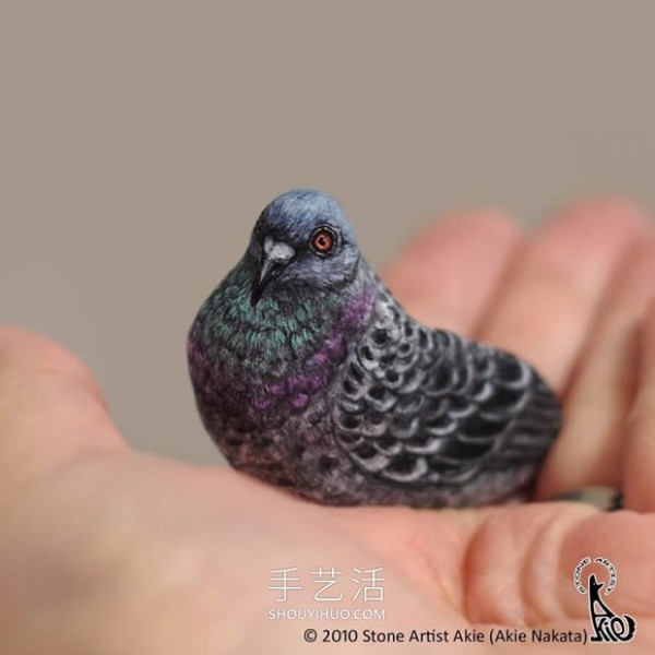 Japanese artist transforms ordinary rocks into highly realistic animals