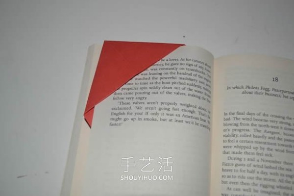 Illustrated steps for folding a simple handmade origami heart-shaped bookmark