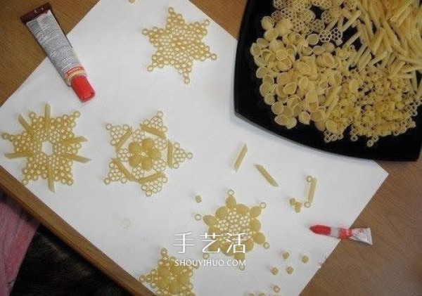 How to make pasta snowflake decorations and make homemade pasta snowflakes