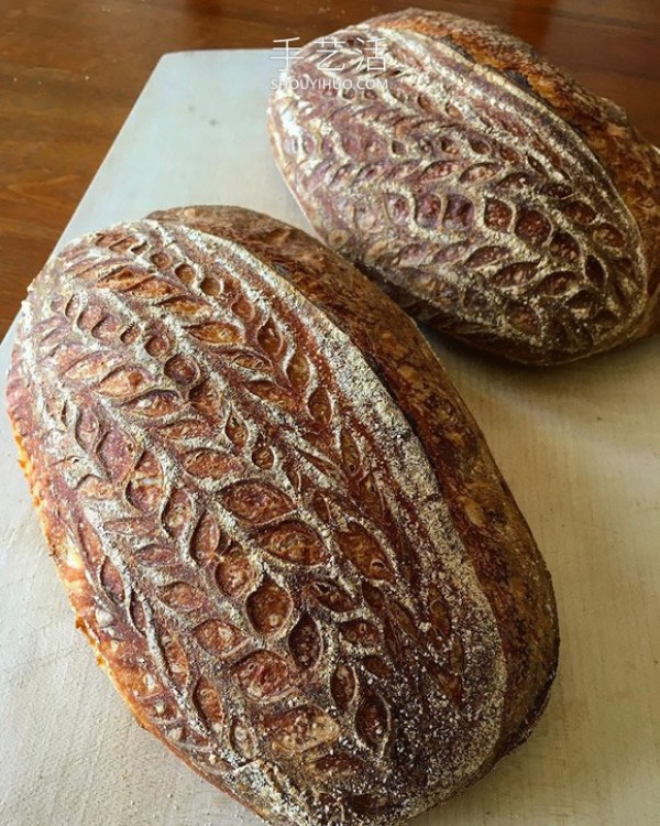 She carved exquisite designs into the bread she made by herself