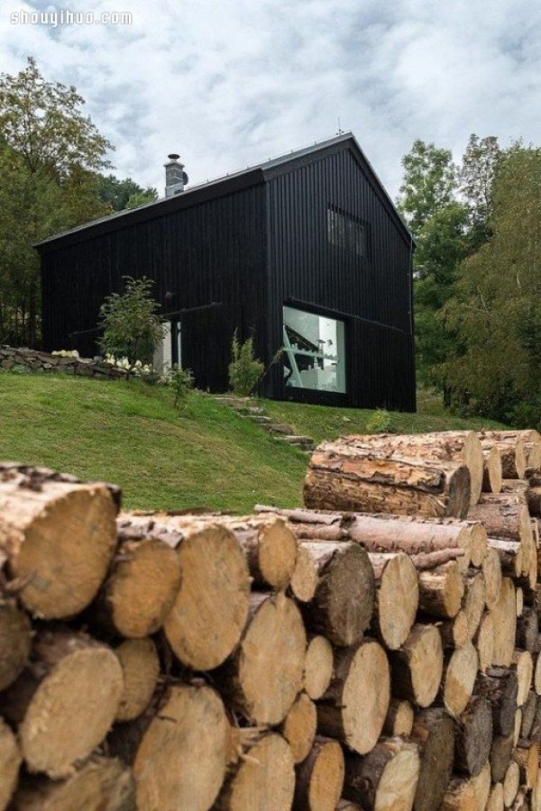 Barn renovation is also beautiful, low-key fashionable villa design in black and white