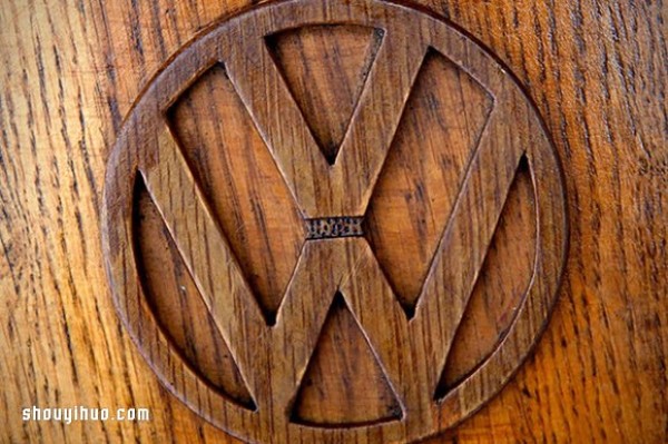 70-year-old grandpa used tens of thousands of oak pieces to build his dream Beetle